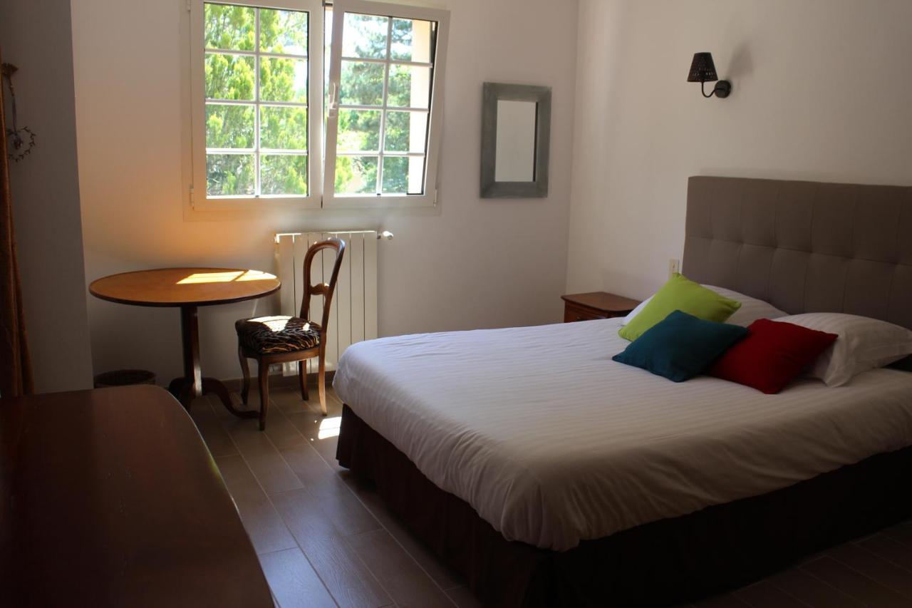 Le Chene Et L'Eau Bed and Breakfast Roquebrune-sur Argens Exteriör bild